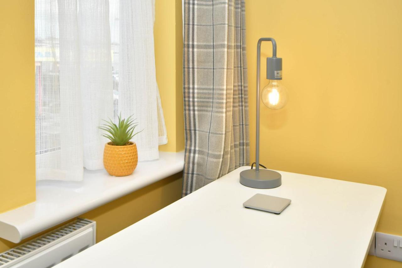 Find A Spacious And Stylish Escape In The City Centre At Sturgess House, Perfect For Longer Stays! Stoke-on-Trent Exterior photo