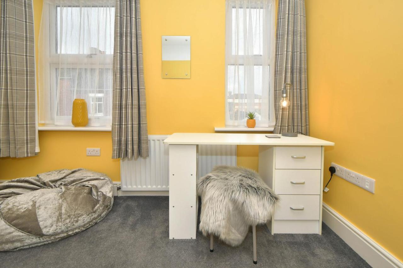 Find A Spacious And Stylish Escape In The City Centre At Sturgess House, Perfect For Longer Stays! Stoke-on-Trent Exterior photo