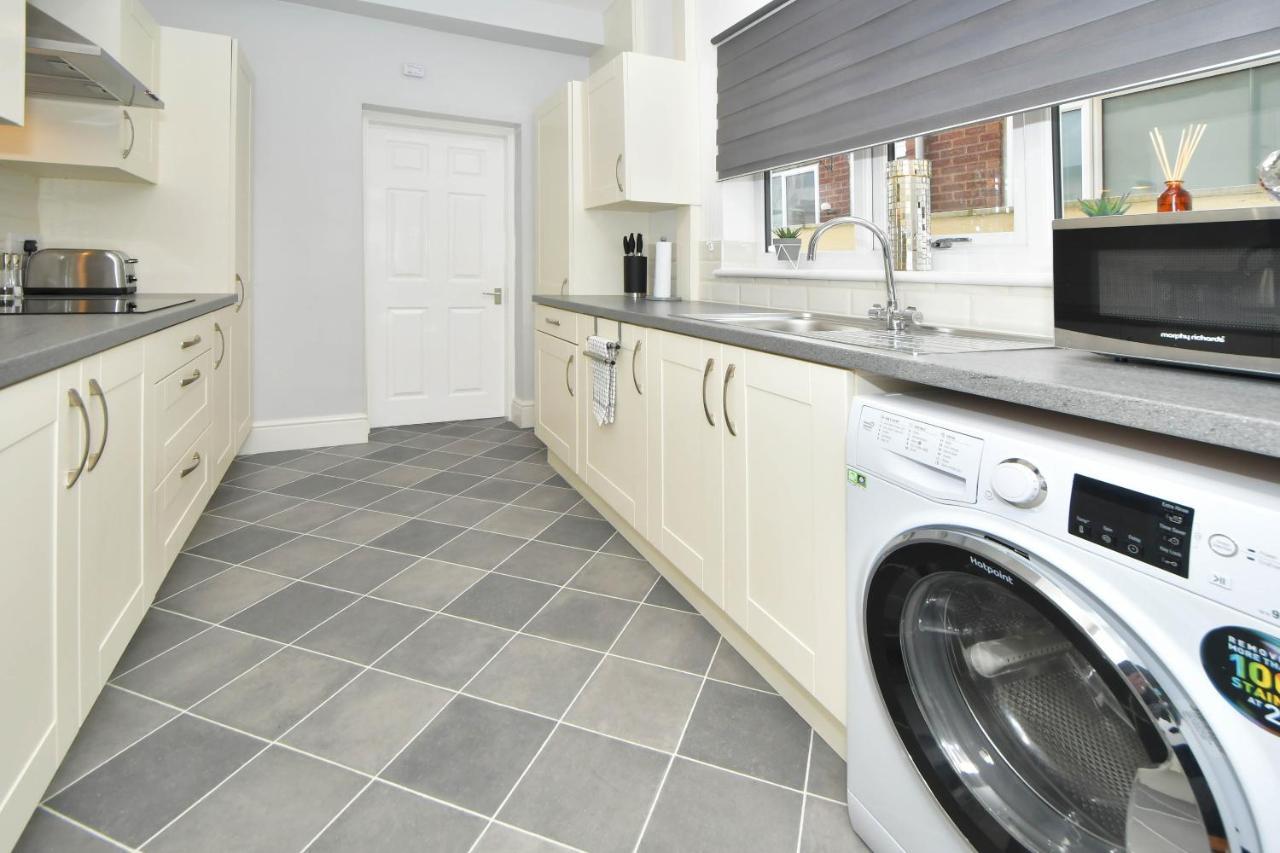 Find A Spacious And Stylish Escape In The City Centre At Sturgess House, Perfect For Longer Stays! Stoke-on-Trent Exterior photo